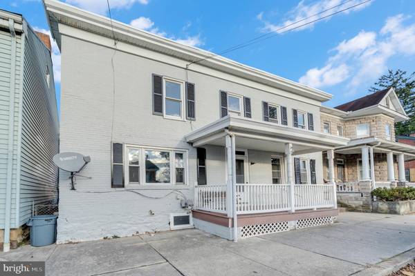 14 HANOVER STREET, New Oxford, PA 17350