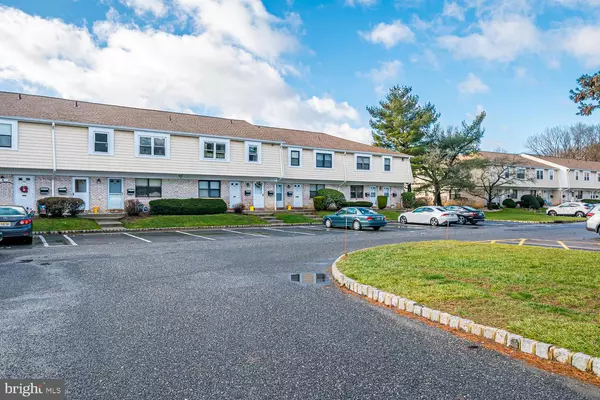 Hamilton, NJ 08690,208 SILVER CT