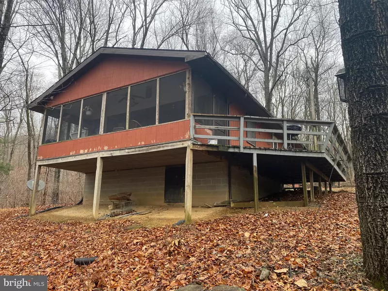 124 WHISPERING ACRES LN, Great Cacapon, WV 25422