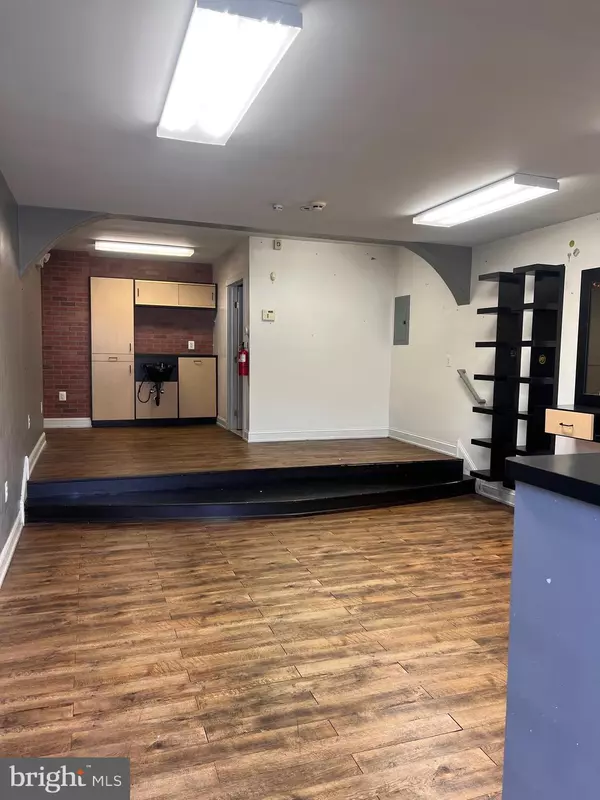 1395 COOPER Woodbury, NJ 08096