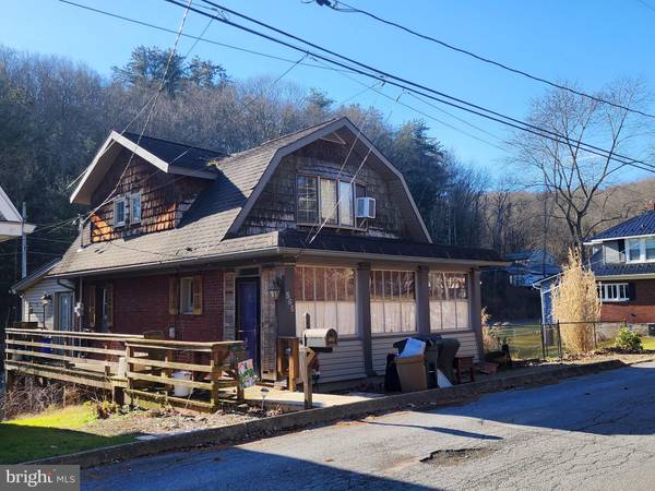 565 OAK ST, Tyrone, PA 16686