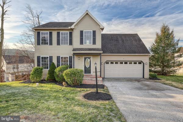 25 DEVONSHIRE CT, Mount Wolf, PA 17347