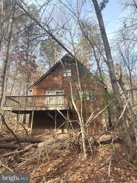 68 BUCKSKIN LN, Berkeley Springs, WV 25411