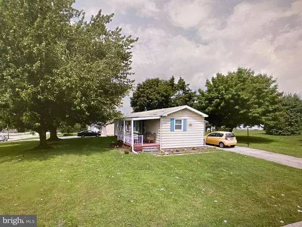 2 WALNUT LN, New Oxford, PA 17350