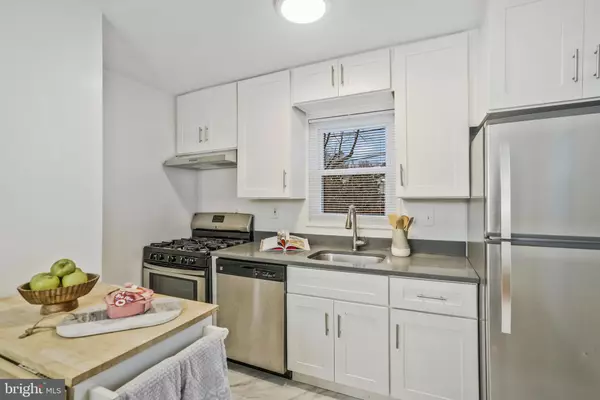 Alexandria, VA 22307,6909 RADCLIFFE DR