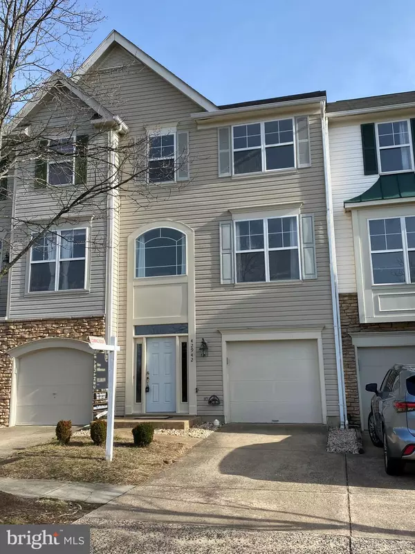 42942 BEACHALL ST, Chantilly, VA 20152