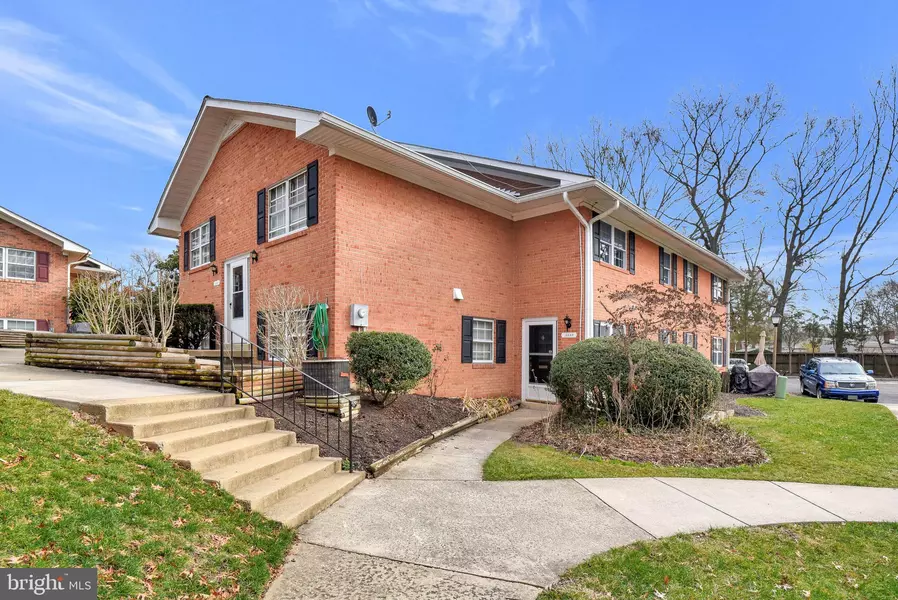 8888 WALUTES CIR #E, Alexandria, VA 22309