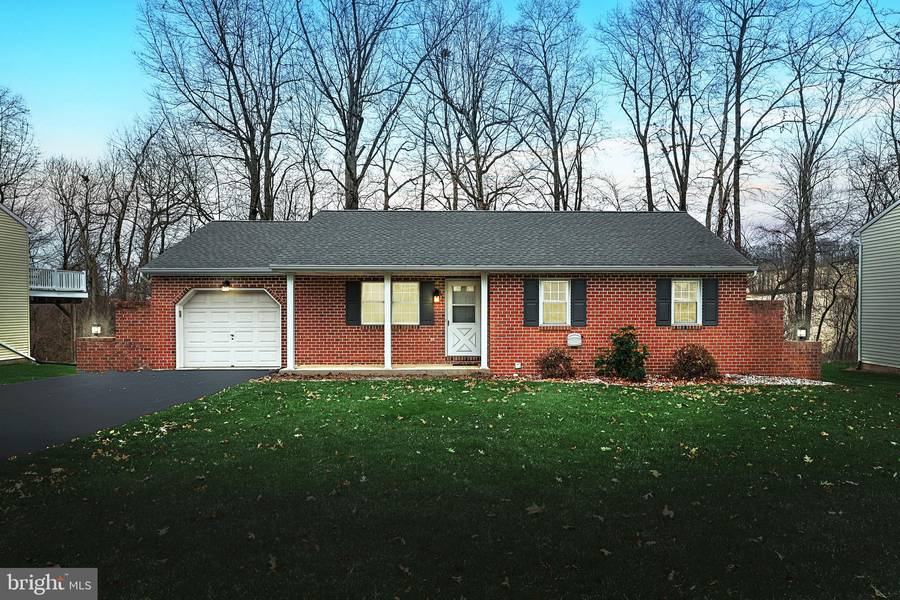 313 LARKIN DR, Red Lion, PA 17356