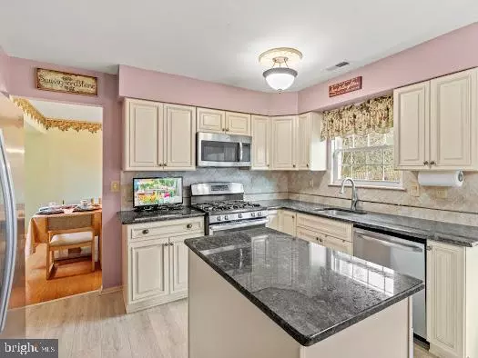 Sewell, NJ 08080,35 BRIDLE LN