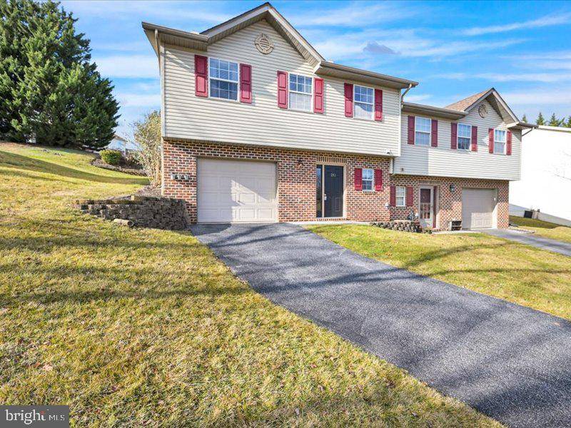 Hanover, PA 17331,213 BREEZEWOOD DR