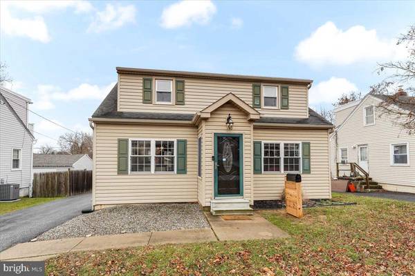 16 RIDGE RD, Aston, PA 19014