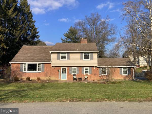 1129 COLONIAL RD, Lancaster, PA 17603