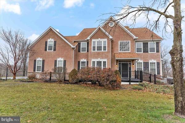 220 E PETERS LN, Aston, PA 19014