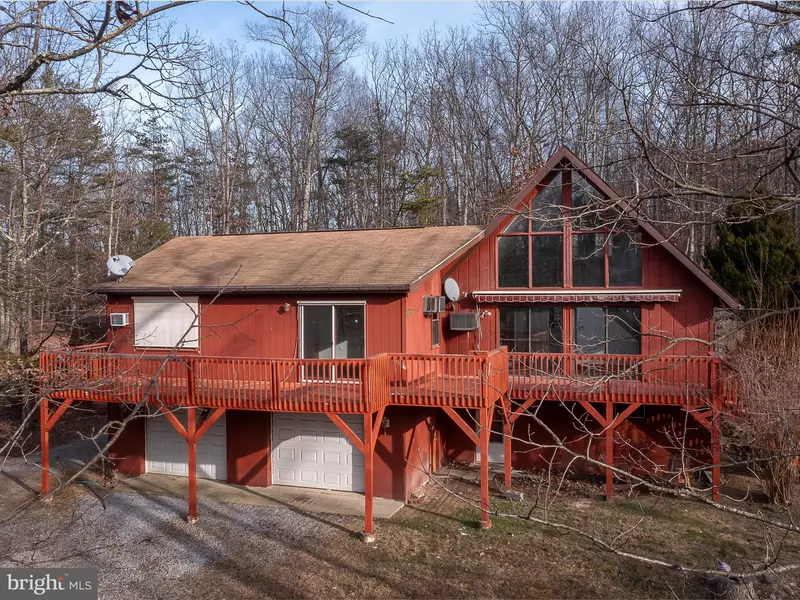 483 HICKORY HOLLOW RD, Berkeley Springs, WV 25411