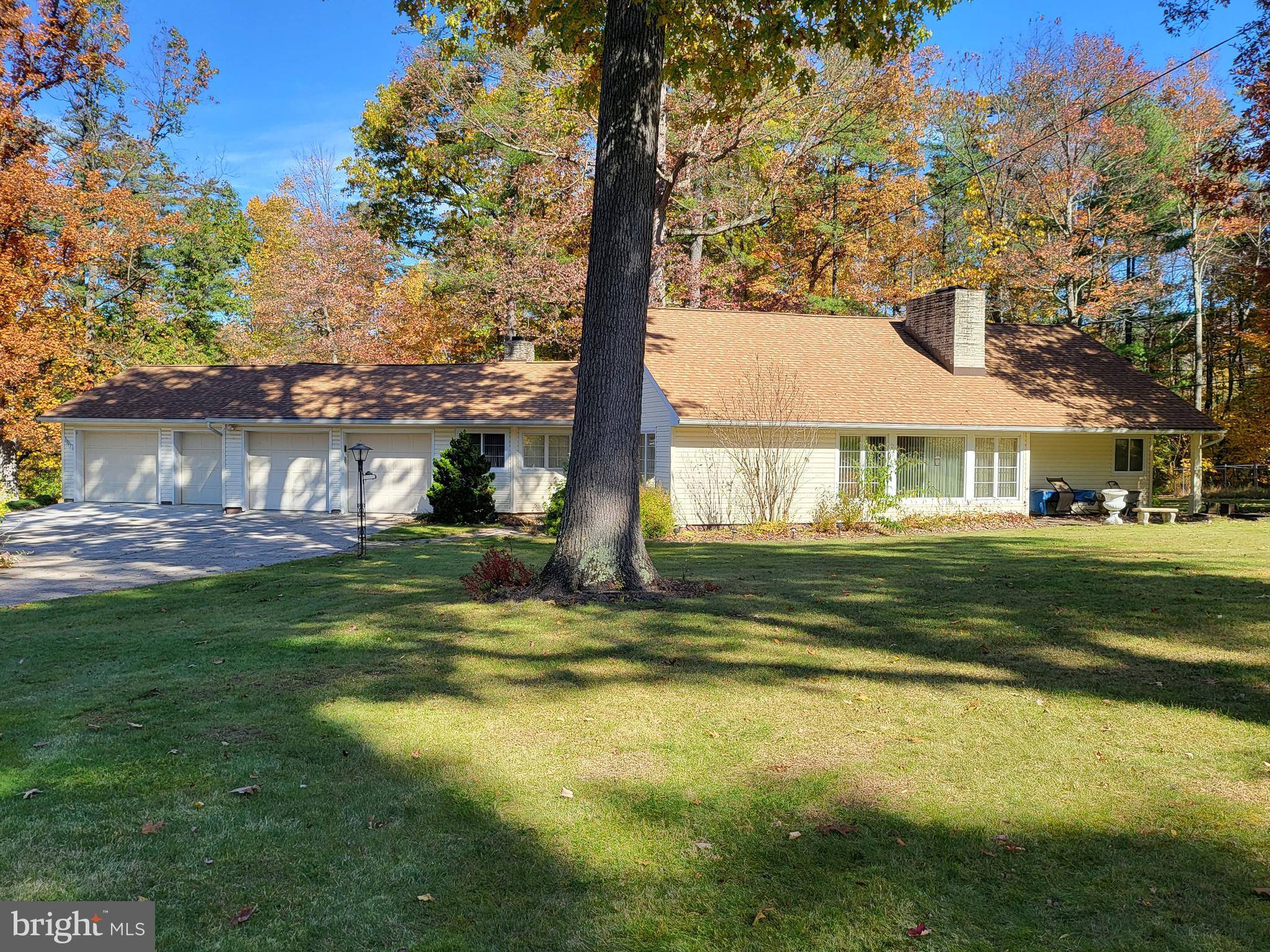 1945 PARKWAY DR, Altoona, PA 16602