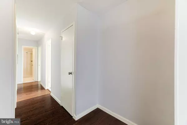 Alexandria, VA 22314,501 SLATERS LN #304