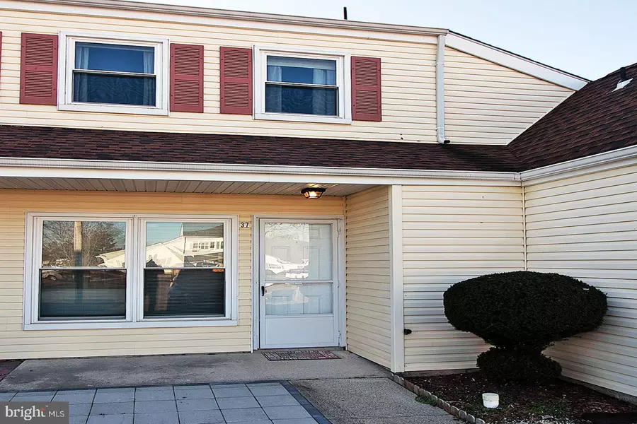 37 MEDITERRANEAN CT, Barnegat, NJ 08005