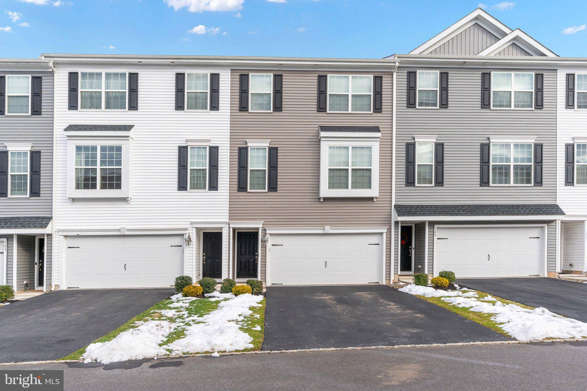 Quakertown, PA 18951,107 EDGEWATER CT