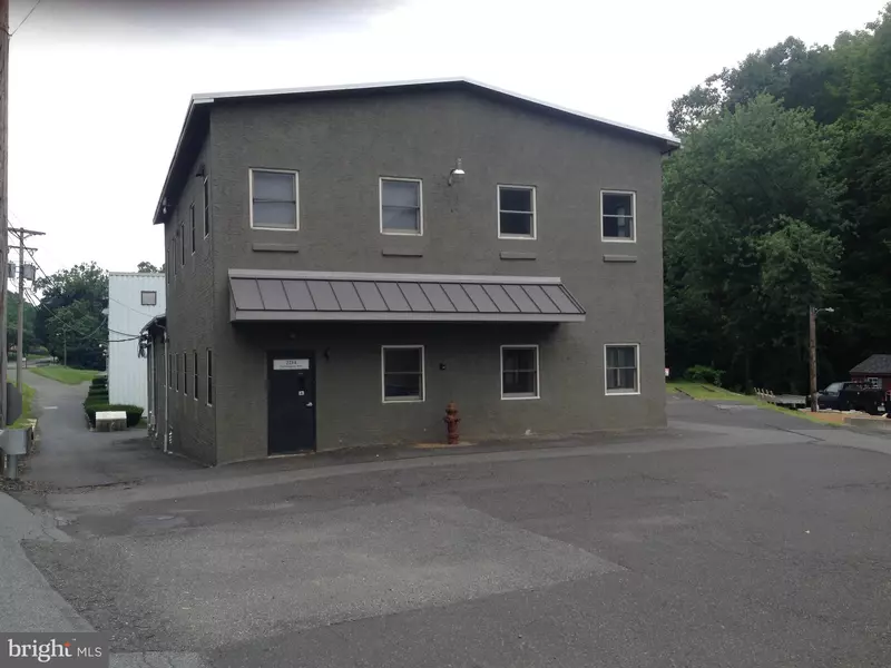 2214 FARMINGTON AVE, Boyertown, PA 19512