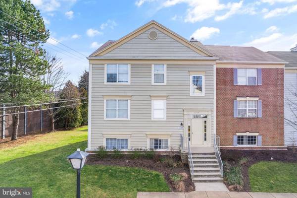 1135 HUNTMASTER TER NE #201, Leesburg, VA 20176