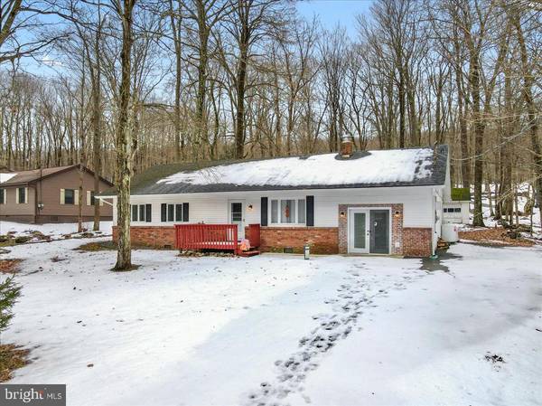 1509 LOCUST LN, Pocono Lake, PA 18347