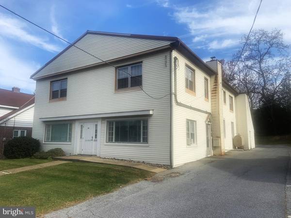 24 E ORANGE ST, Ephrata, PA 17522