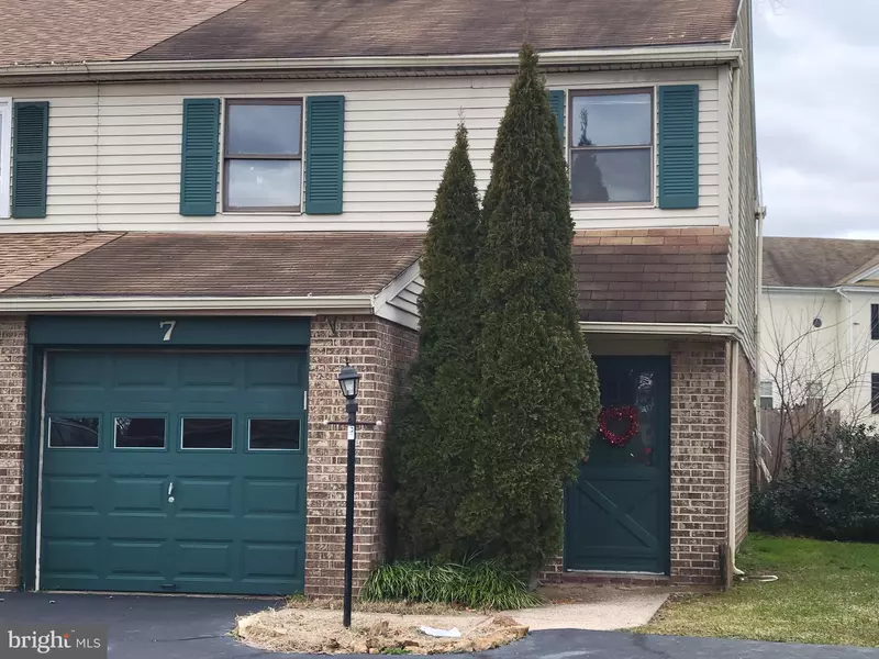 7 ORCHARD CT, Royersford, PA 19468