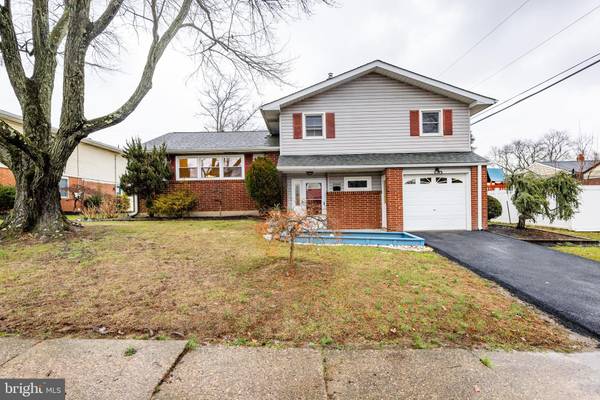 2203 CARLTON LN, Wilmington, DE 19810