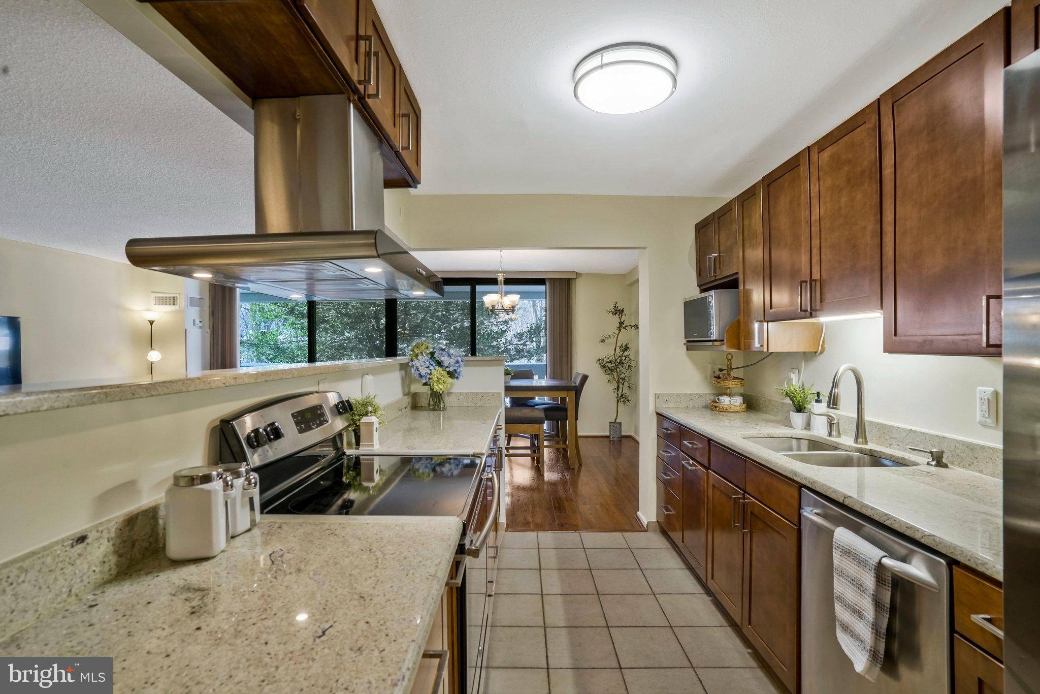 6101 EDSALL RD #212, Alexandria, VA 22304