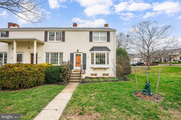 2213 N DEARING ST, Alexandria, VA 22302