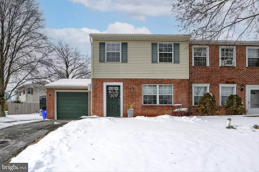 1588 MANOR BLVD, Lancaster, PA 17603