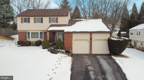 2901 VILLAGE GREEN LN, Trooper, PA 19403