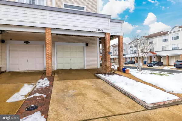 Ashburn, VA 20147,44245 MOSSY BROOK SQ