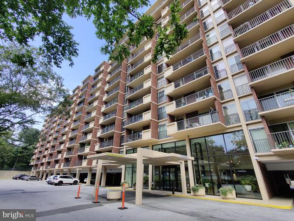 1300 ARMY NAVY DR #1001,  Arlington,  VA 22202