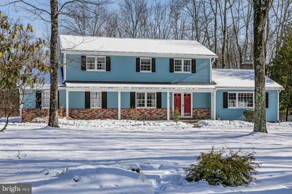 10 FAIRWAY DR, Hopewell, NJ 08525