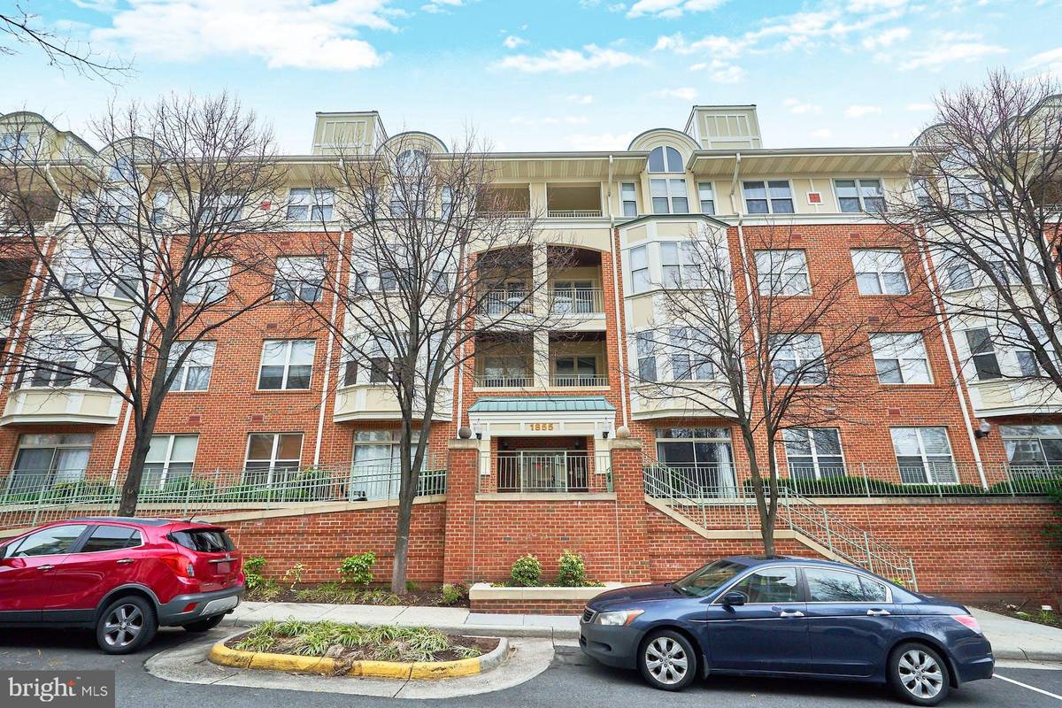 Reston, VA 20190,1855 STRATFORD PARK PL #104