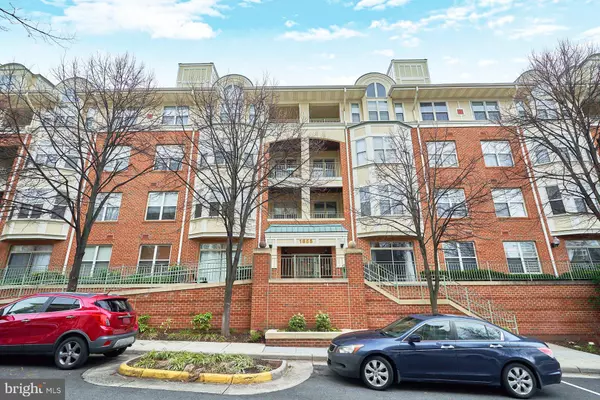 1855 STRATFORD PARK PL #104, Reston, VA 20190