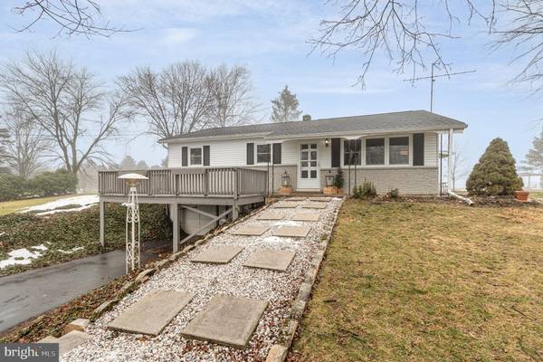 384 MOOREDALE RD, Carlisle, PA 17015