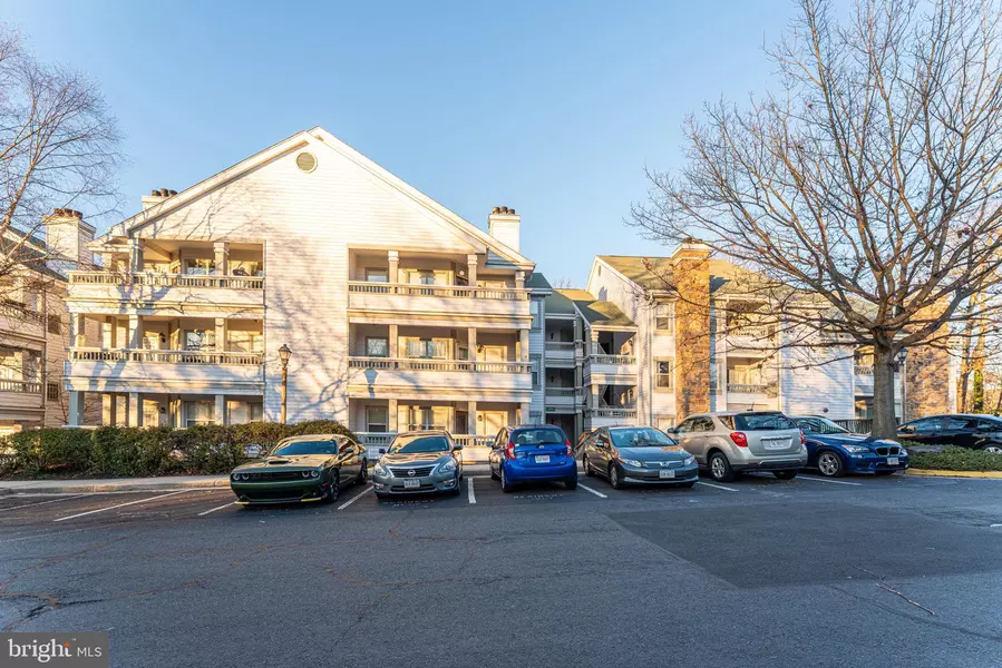 4405 SEDGEHURST DR #203, Fairfax, VA 22033