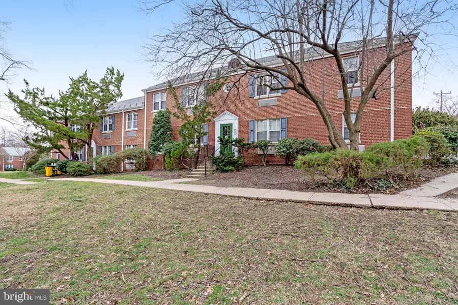 1 AUBURN CT #C, Alexandria, VA 22305