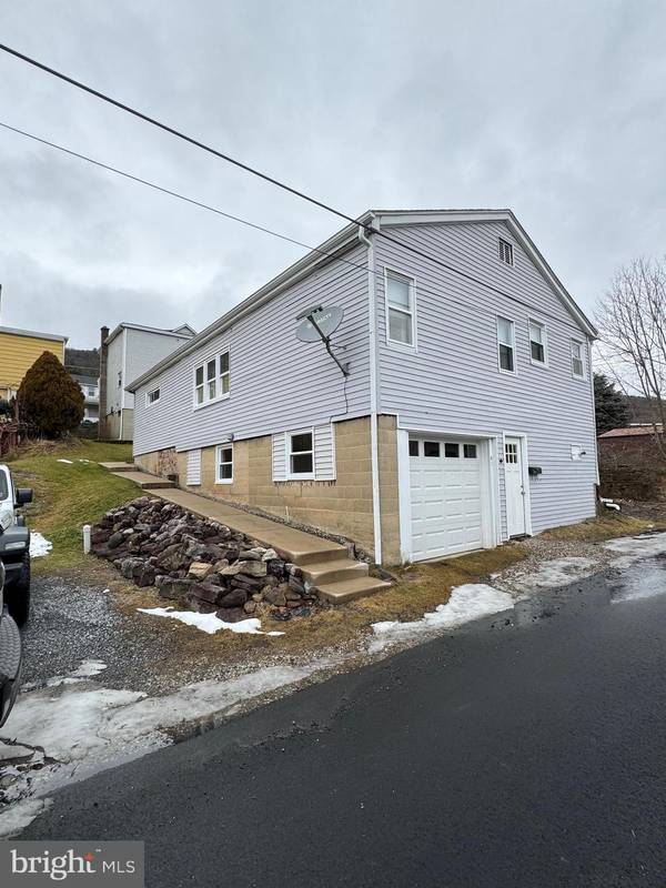 43 W MARCONI AVE, Nesquehoning, PA 18240