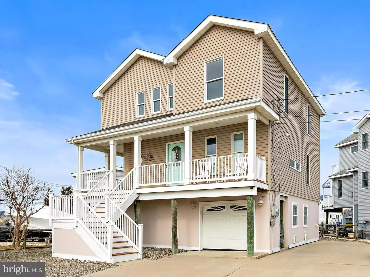 Manahawkin, NJ 08050,8 MARIN LN