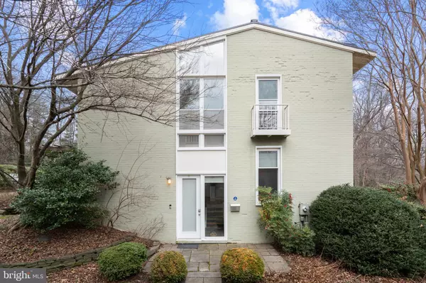 11440 ORCHARD LN, Reston, VA 20190