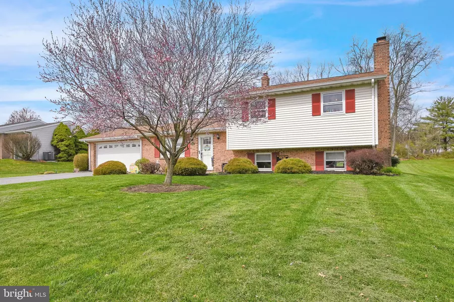 2701 DANIELLE DR, Dover, PA 17315