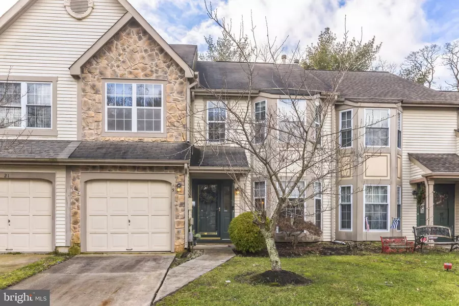 19 LANGCLIFFE CT, Mount Laurel, NJ 08054