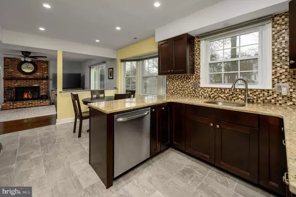 601 TALLOWOOD LN Mount Laurel, NJ 08054