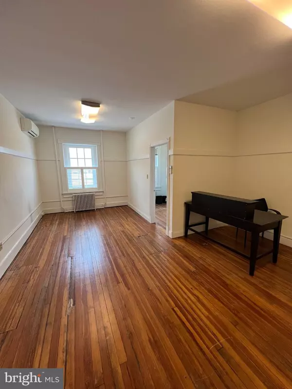 Fairfax, VA 22030,3977 CHAIN BRIDGE RD #202