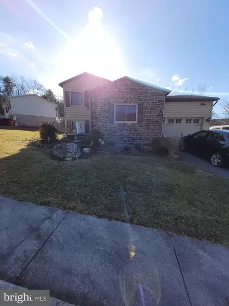 16 YANKEE DR, Mount Holly Springs, PA 17065