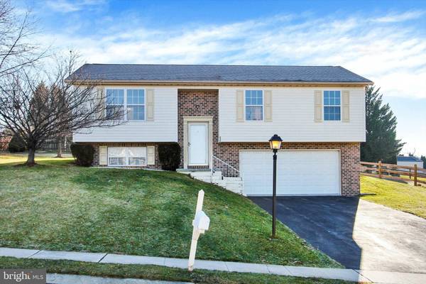 230 HALL DR, Hanover, PA 17331