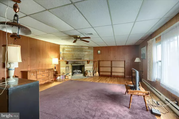 2320 SPRING RD Carlisle, PA 17013